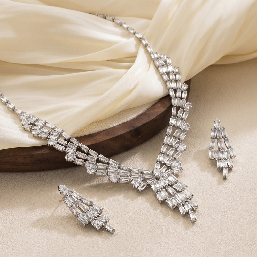 Neues modisches, heißes, glänzendes, bezauberndes Zirkon-Brautset aus Halskette und Ohrringen für die Hochzeit
