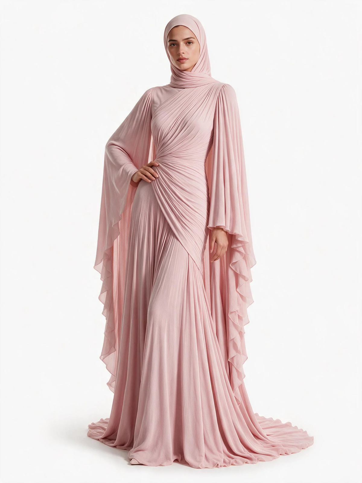 Élégante robe longue en mousseline plissée à col montant et manches cape