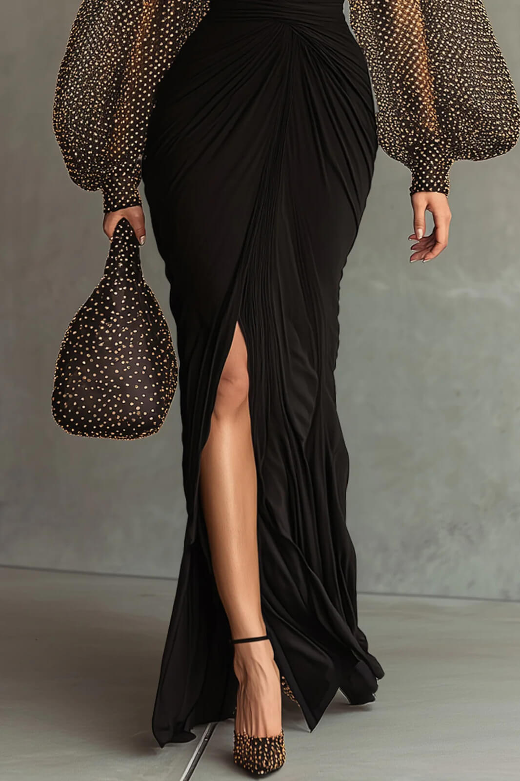 Elegantes Maxikleid aus Mesh mit Punkten, geraffter Taille und vorderem Schlitz