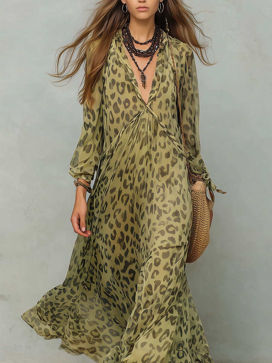 Abito boho lungo in chiffon verde oliva a stampa leopardata, con maniche lunghe