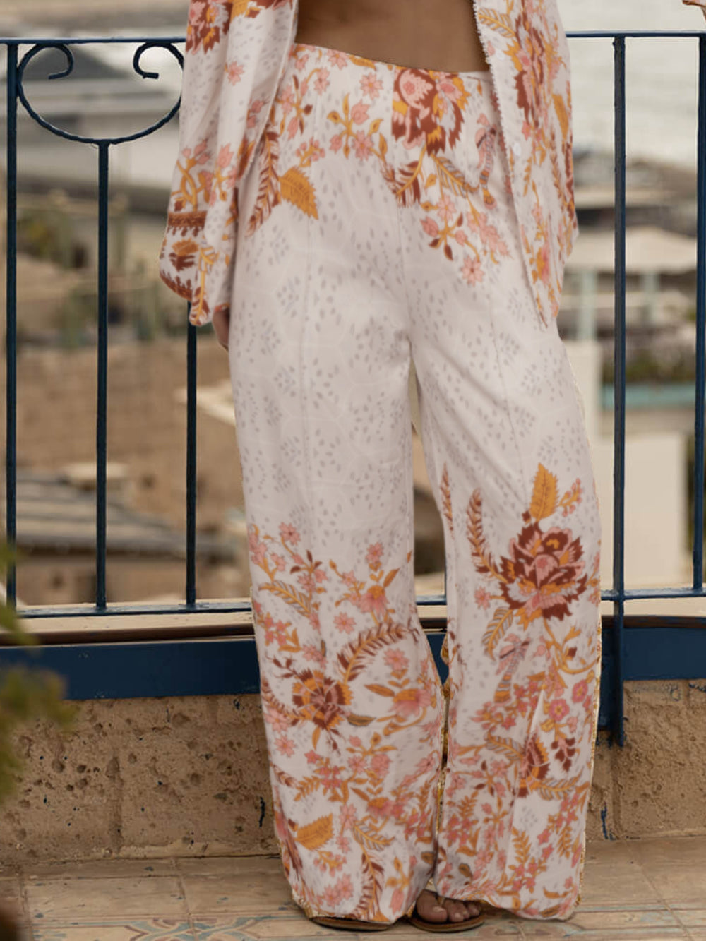 Pantalones exquisitos estilo resort con estampado único, cintura elástica, bolsillos y pierna ancha