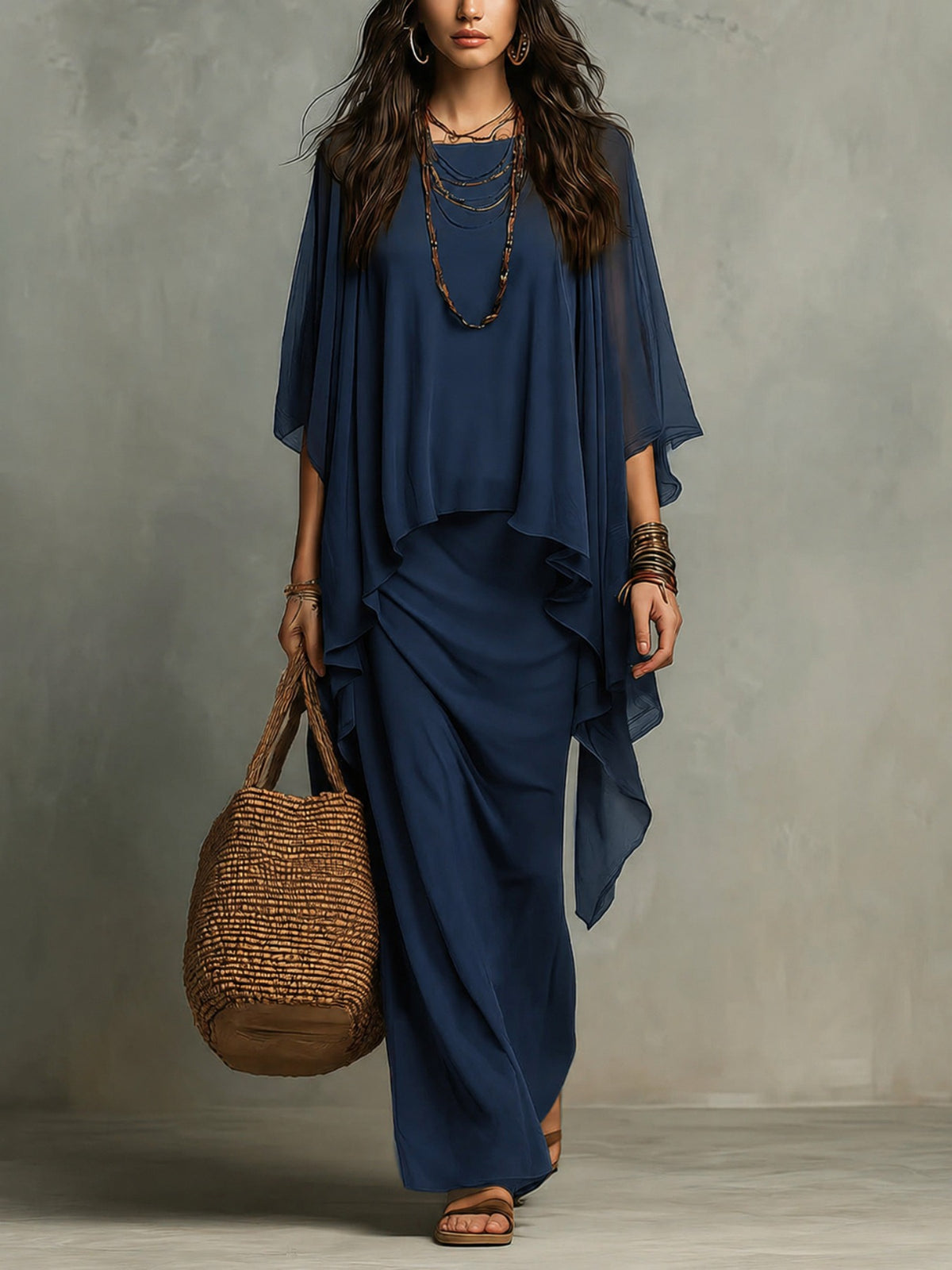 Elegante completo maxi a due pezzi con mantella in chiffon