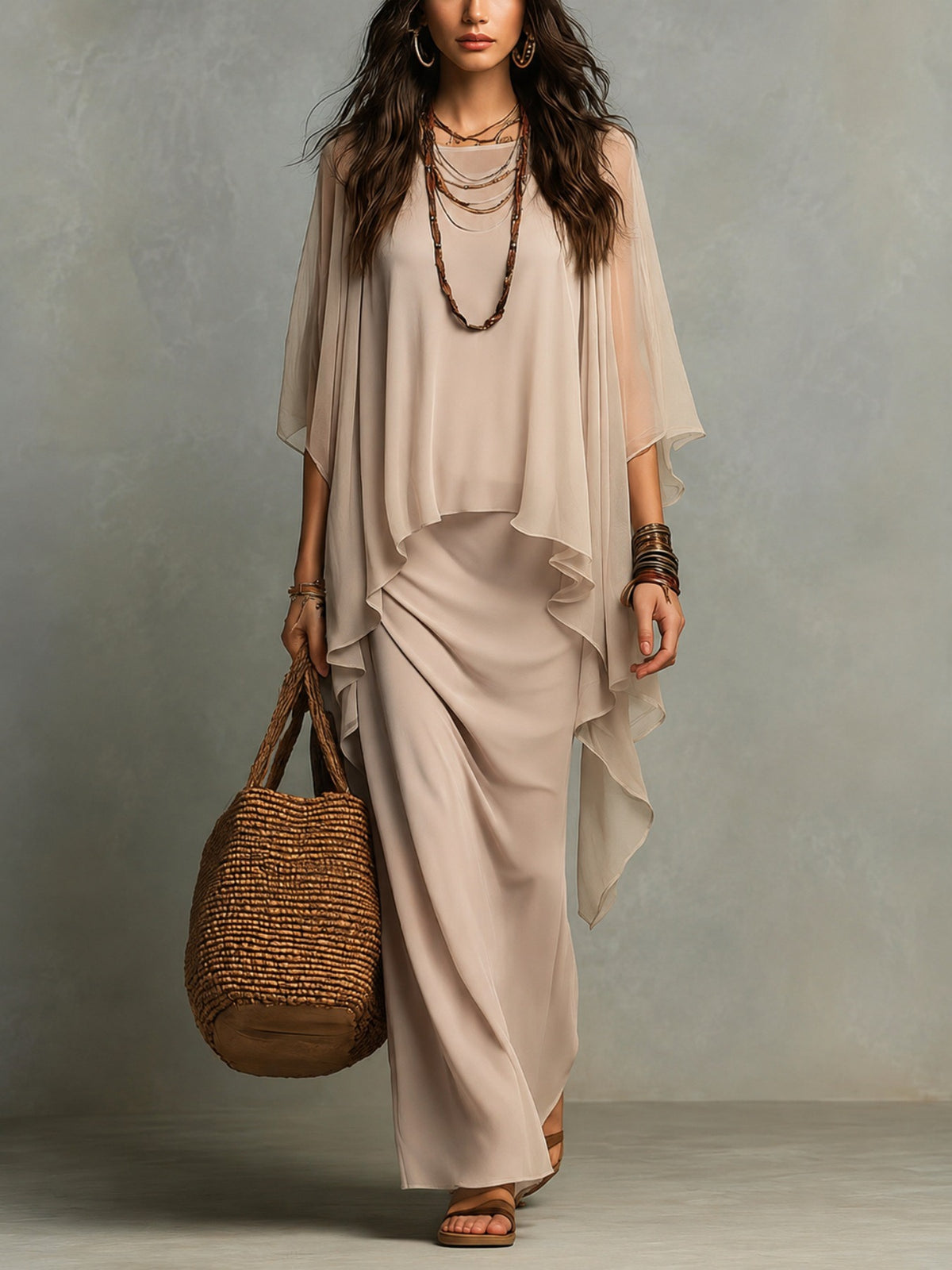 Elegante completo maxi a due pezzi con mantella in chiffon