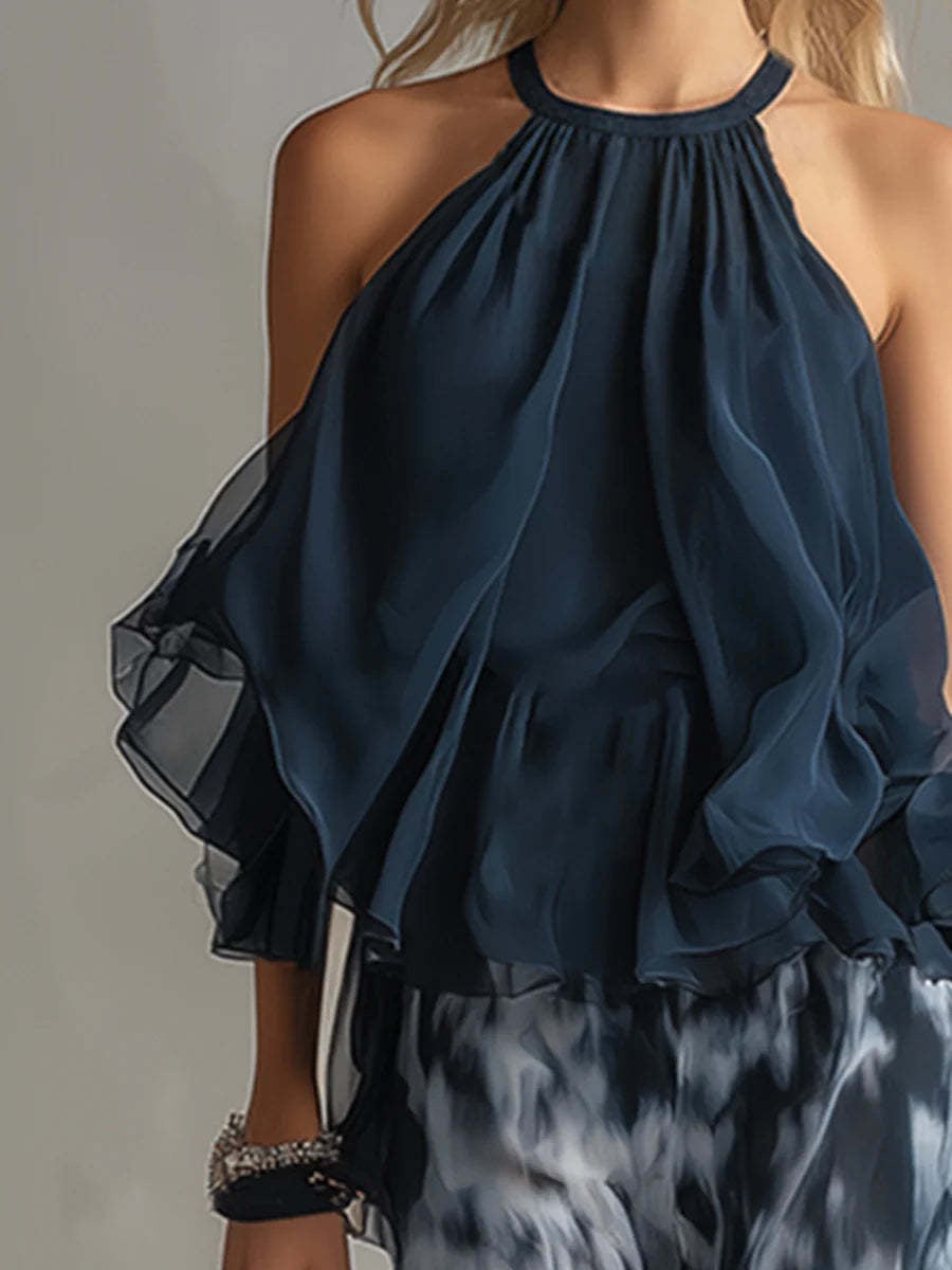 Conjunto azul-marinho com top de folhos e gola à frente e calças de perna larga com estampado tie-dye
