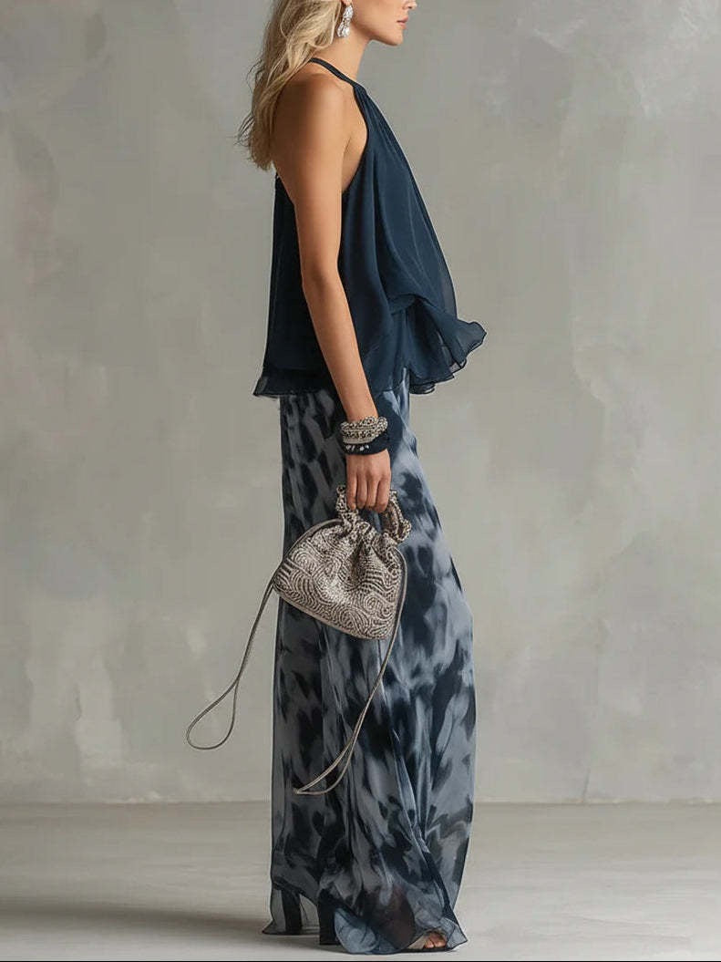 Set aus marineblauem Neckholder-Top mit Rüschen und Hose mit Batikprint und weitem Bein