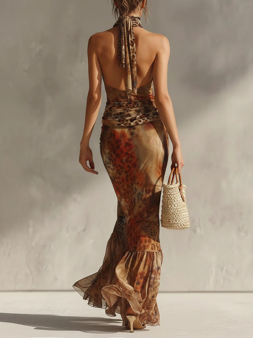 Vestido comprido vintage de corte sereia, com estampado de leopardo, decote halter e cintura franzida