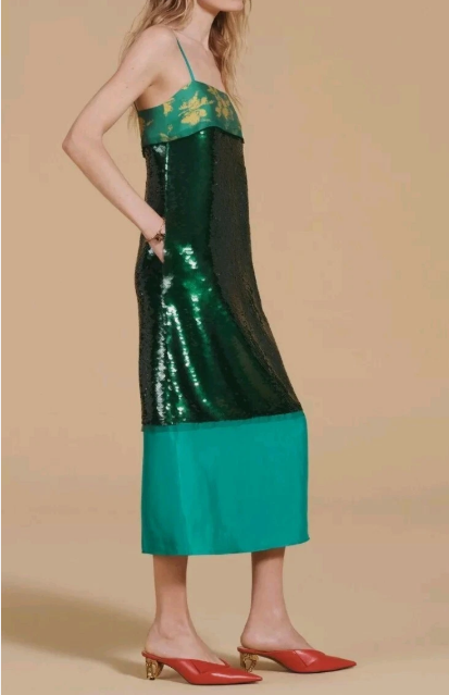Vestido midi até ao chão com padrão floral, lantejoulas verde-esmeralda e blocos de cetim