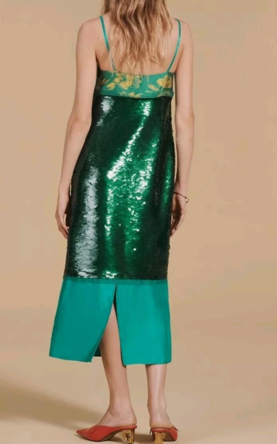Vestido midi até ao chão com padrão floral, lantejoulas verde-esmeralda e blocos de cetim