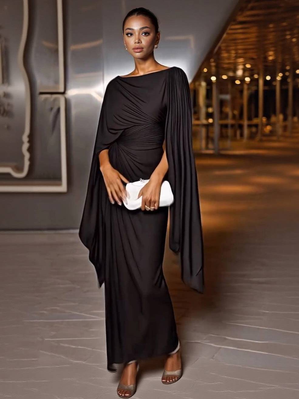 Robe longue ajustée à col bateau et plis