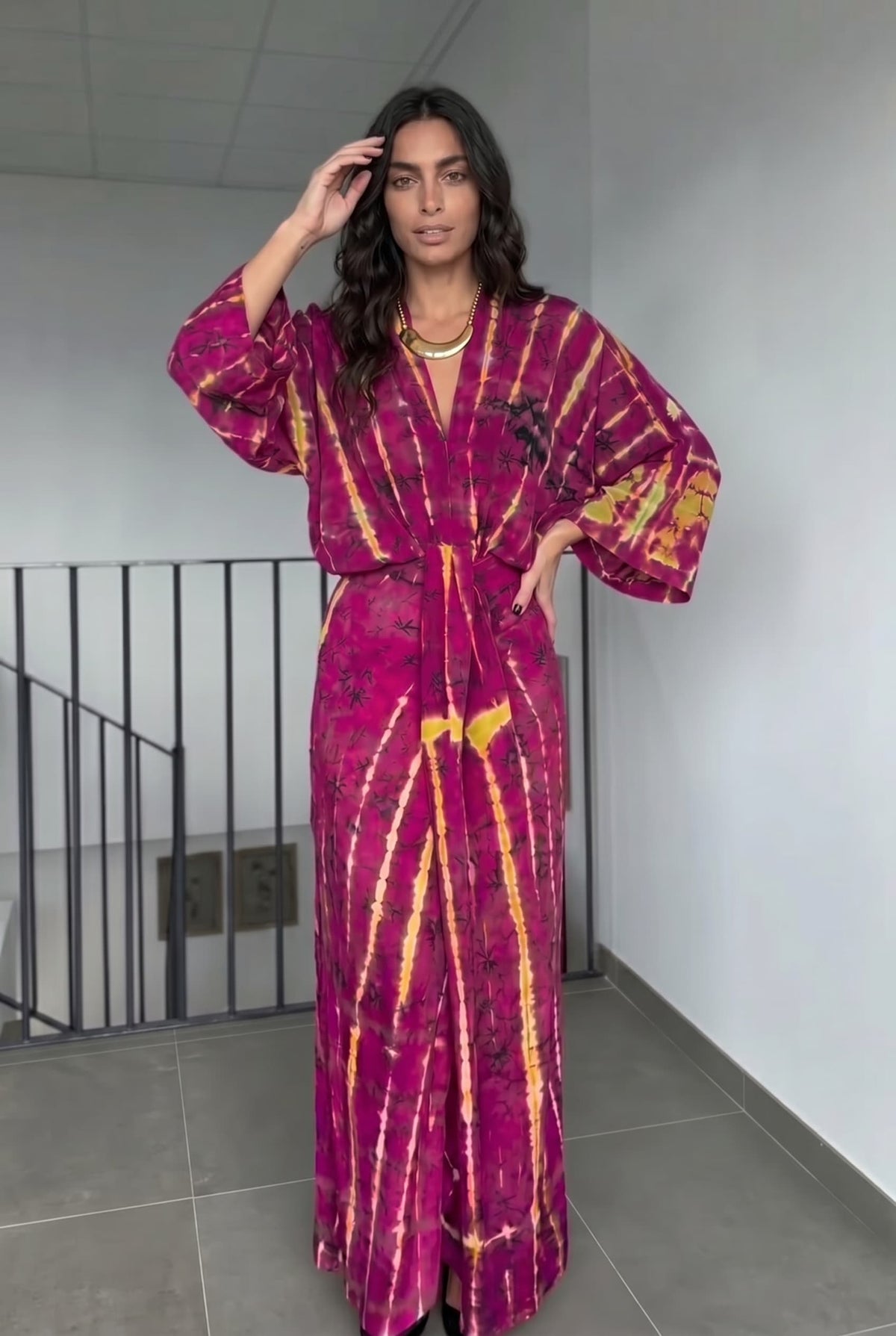 Maxikleid mit V-Ausschnitt, Print, Schlitz und Bänderdetail