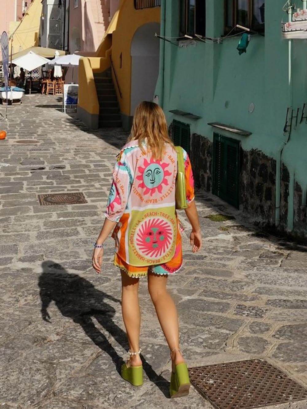 Ensemble décontracté composé d’une chemise à col en dentelle à imprimé ethnique et d’un short