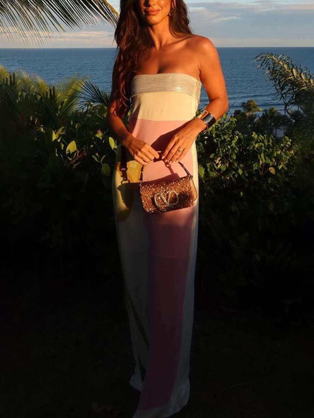 Sexy Sommer-Maxikleid mit um die Brust gewickeltem Oberteil, Print und bodenlangem Rock