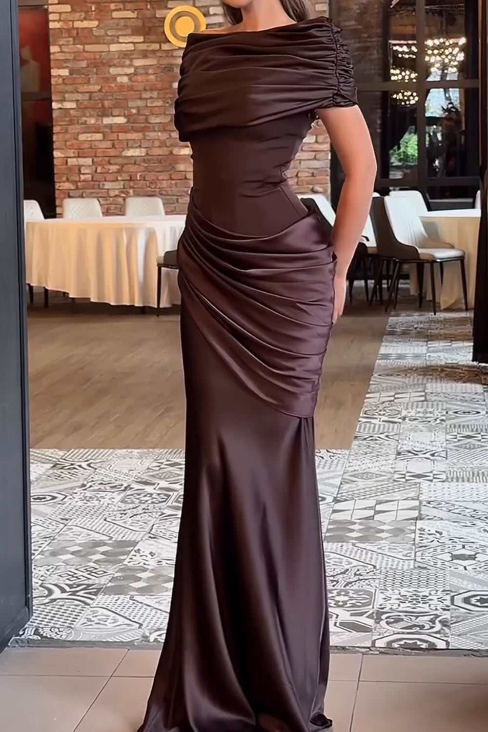 Schulterfreies Satin-Abendkleid für Damen in Meerjungfrauen-Silhouette