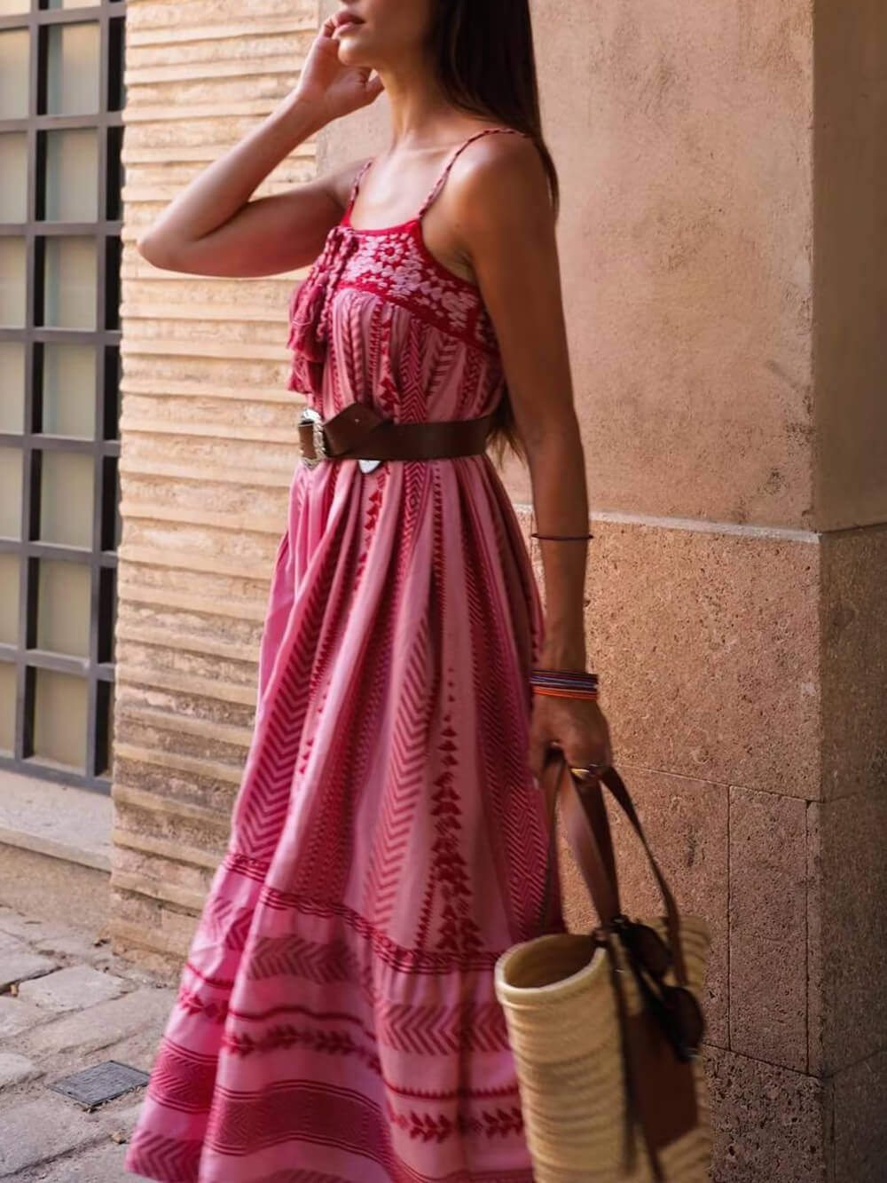Vestido maxi de malha com patchwork de croché étnico e alças
