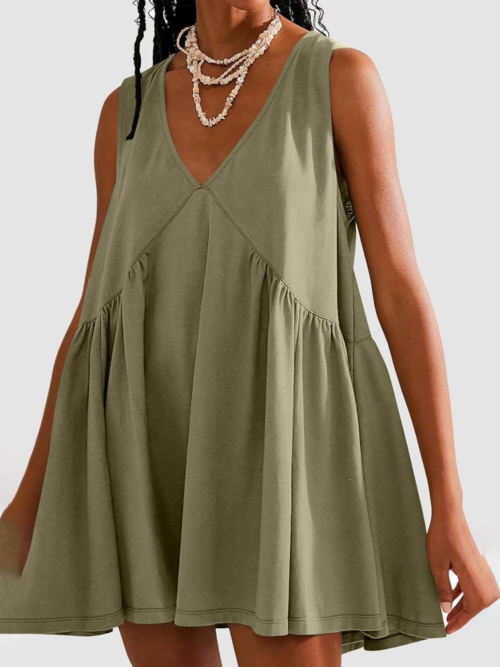 Mini-Trägerkleid mit tiefem V-Ausschnitt und breiten Trägern