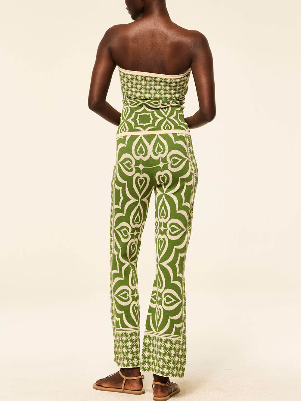 Schmal geschnittene Stretch-Strick-Jacquardhose mit frühlingshaftem Fliesenmuster