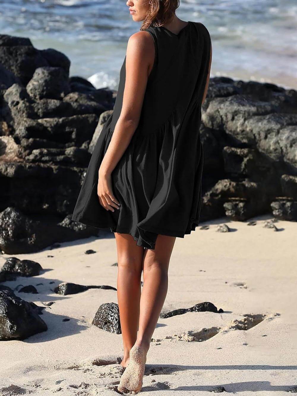 Mini-Trägerkleid mit tiefem V-Ausschnitt und breiten Trägern