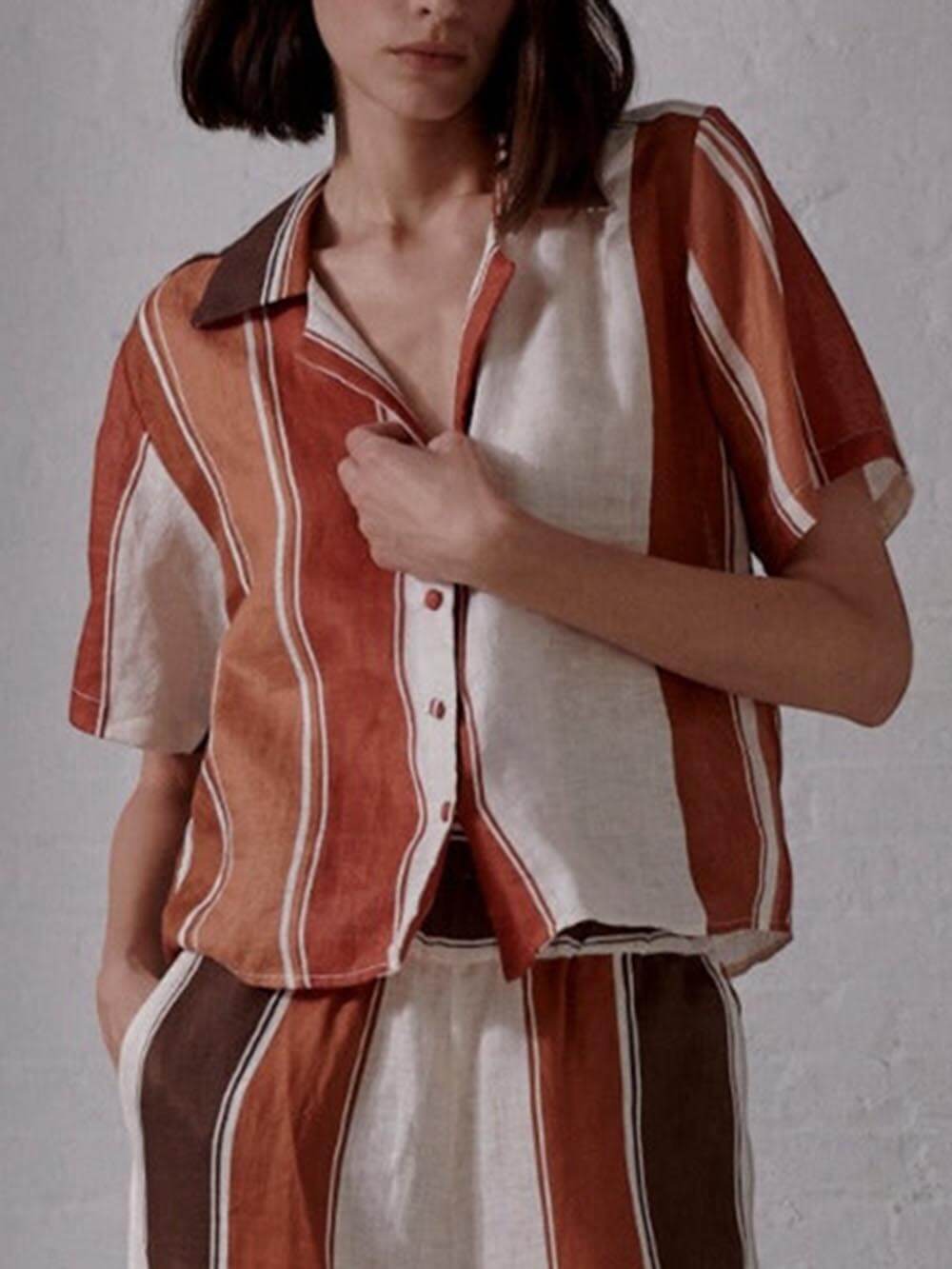 Camisa larga com riscas largas, estampado e painéis patchwork, com botões