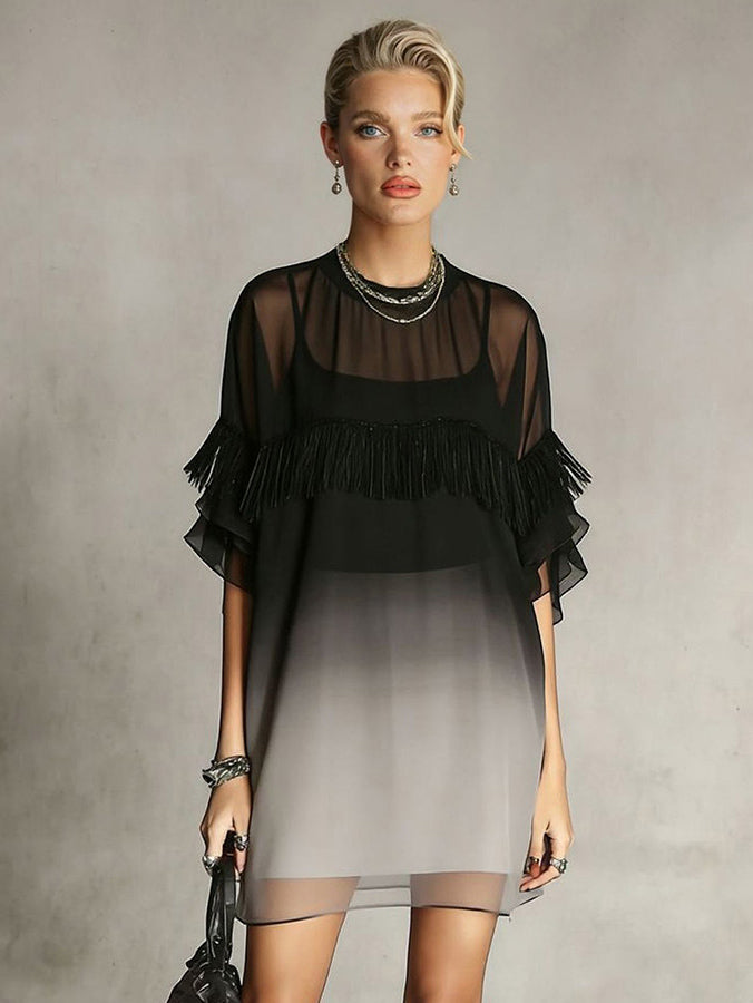 Vestido curto requintado em chiffon com degradé e acabamento de franjas