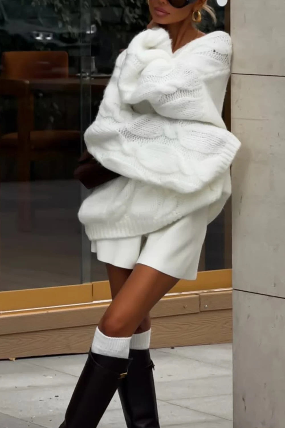 Camisola larga de malha entrançada, com decote em V, para mulher