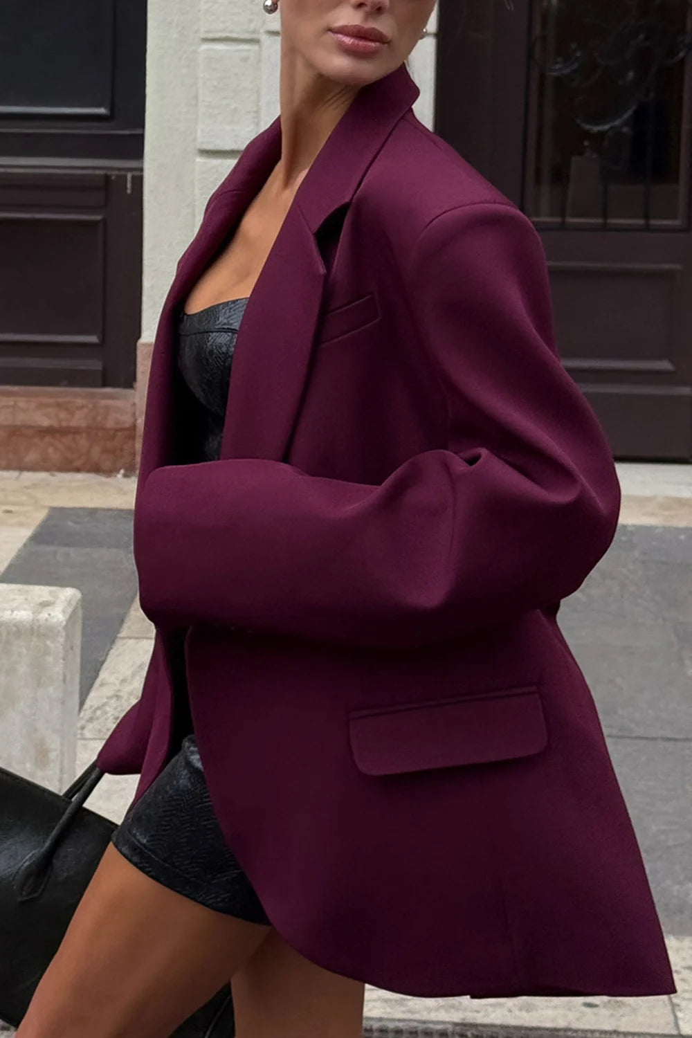 Blazer oversized cor de vinho para mulher, com abotoamento simples e lapelas de bico