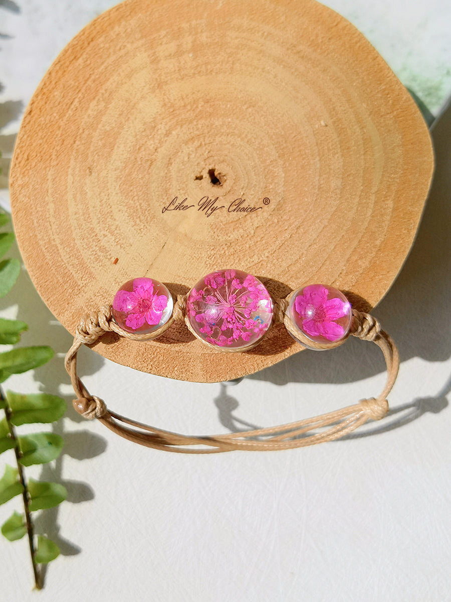 Bracelet jonc à charms en forme de pierres précieuses et de fleurs de cerisier, avec cordon réglable