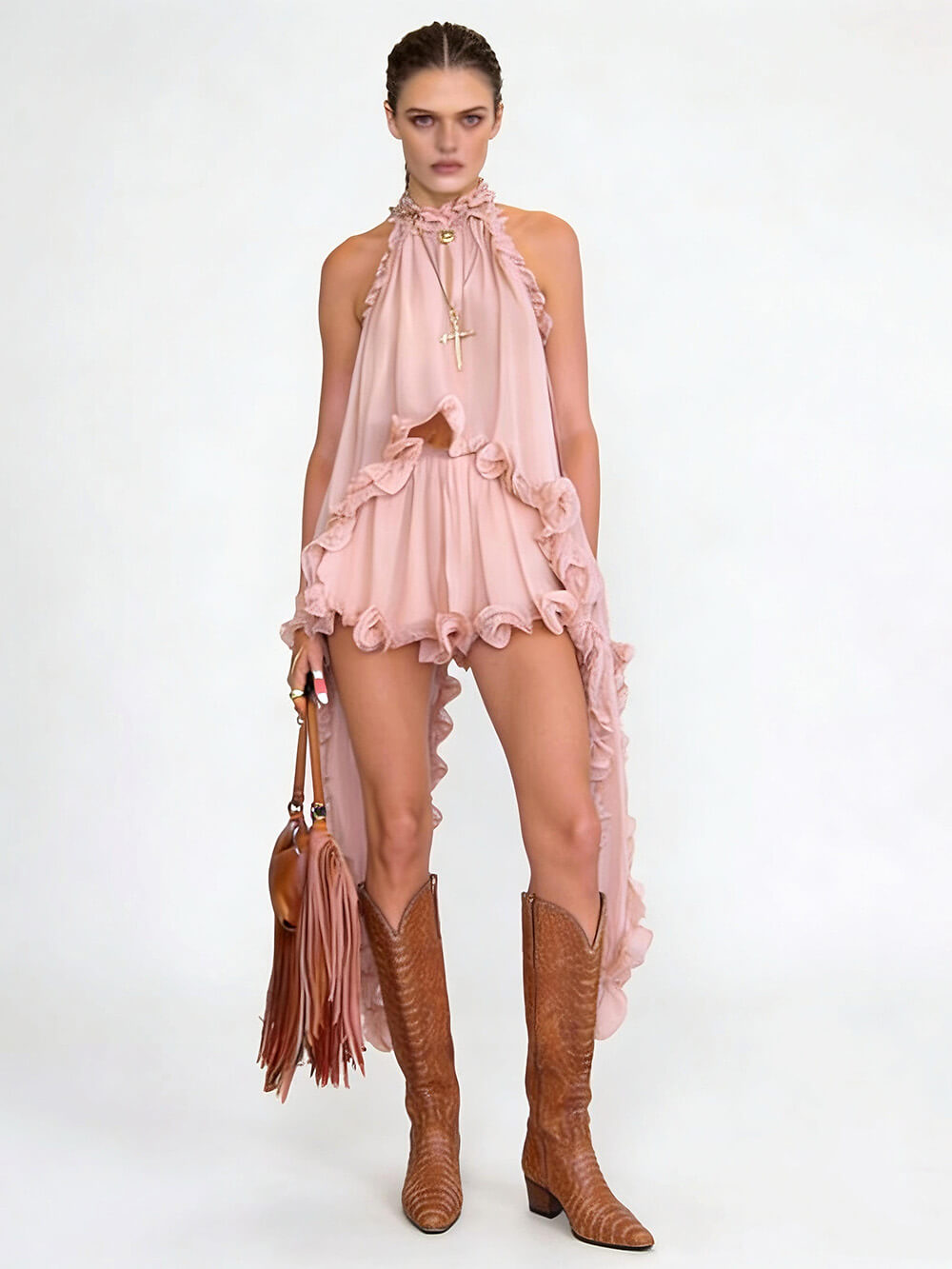 Conjunto requintado de top assimétrico de chiffon com folhos e costas descobertas e calções descontraídos com cintura elástica