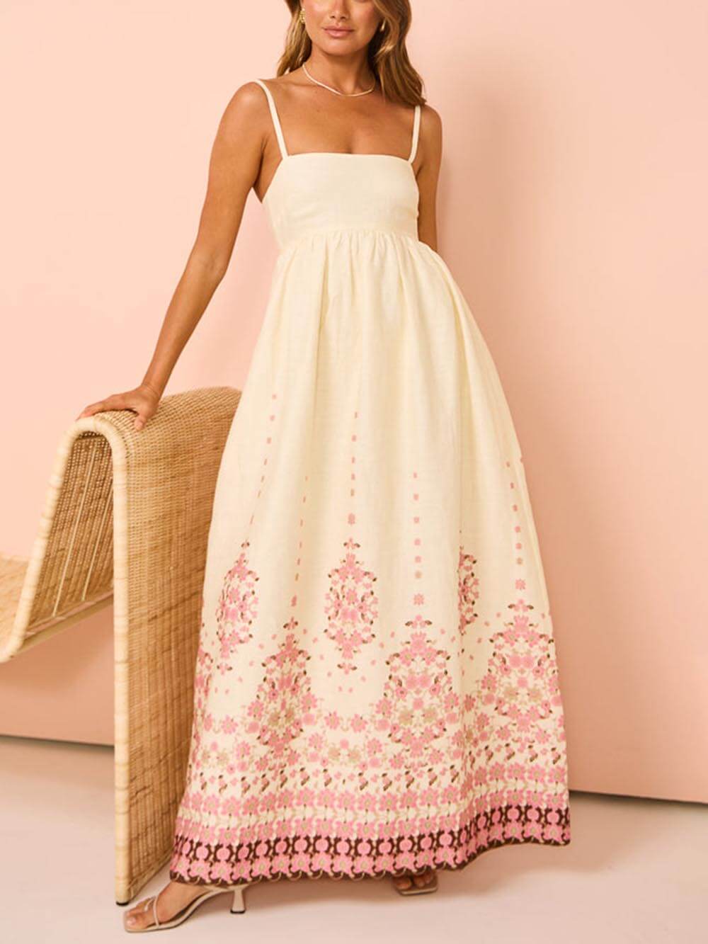 Vestido maxi creme com decote halter e estampado étnico
