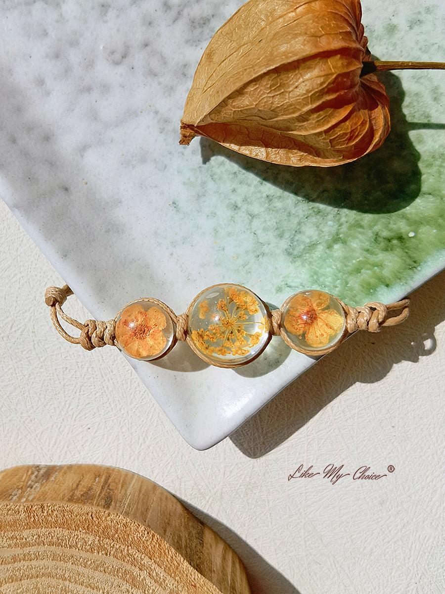 Bracelet jonc à charms en forme de pierres précieuses et de fleurs de cerisier, avec cordon réglable