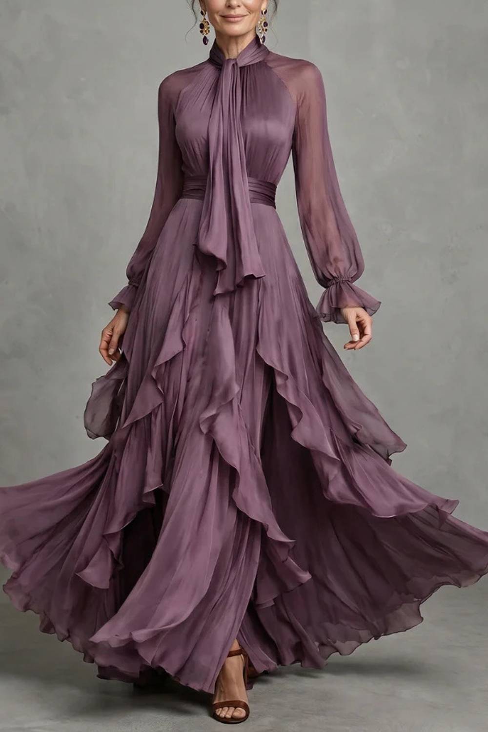 Vestido de noite maxi fluido com gola subida, laço, mangas compridas transparentes e folhos