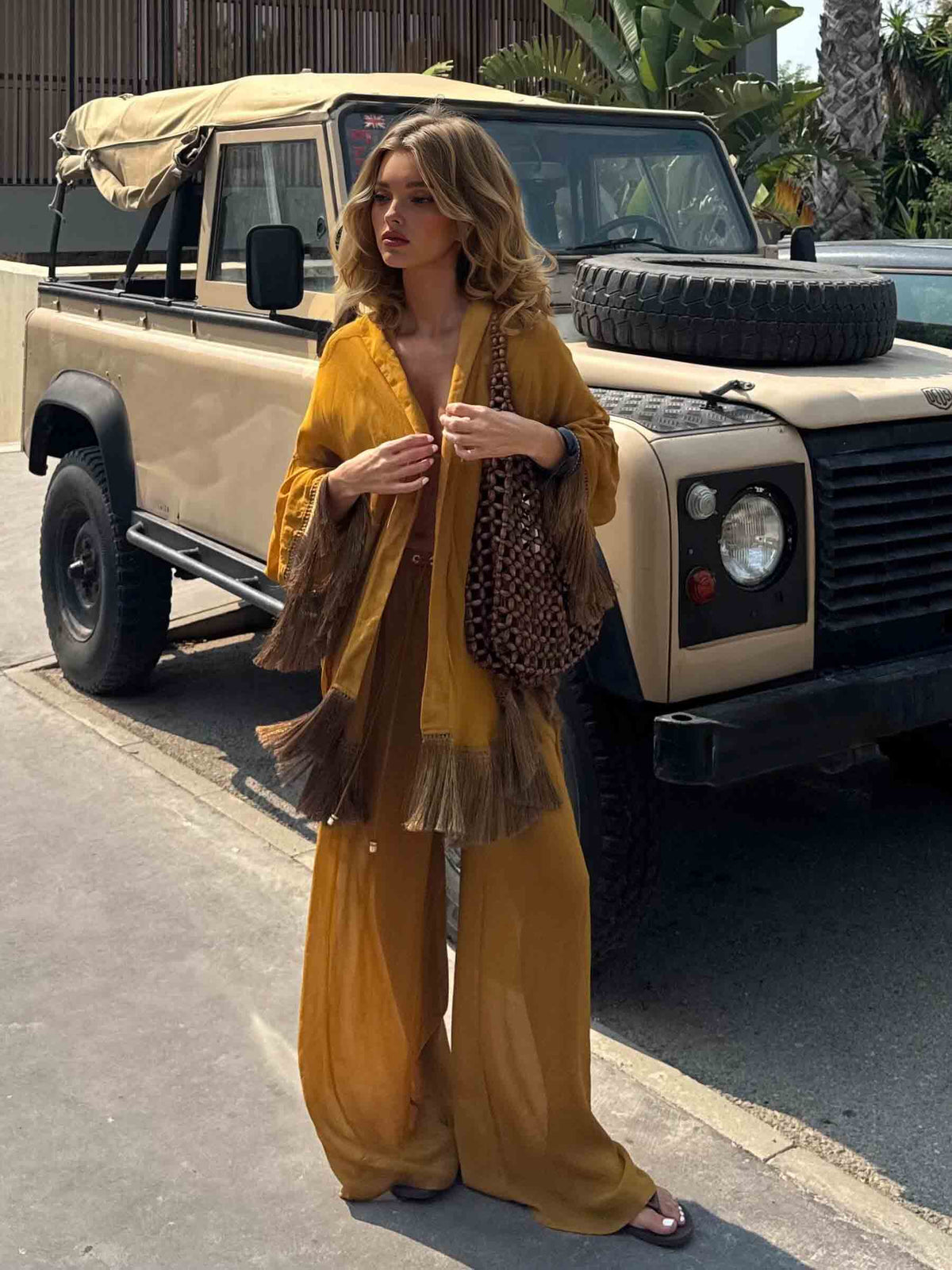 بنطال أنيق واسع الساقين بخصر برباط
