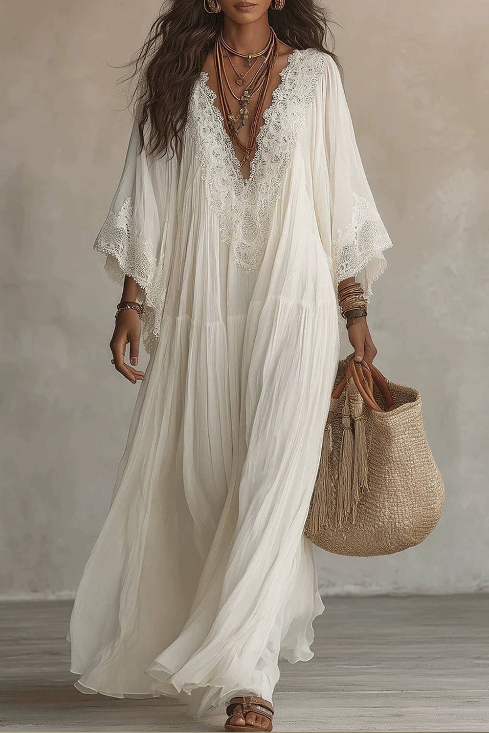 Langes Bohème-Kleid aus Spitze mit V-Ausschnitt und Trompetenärmeln