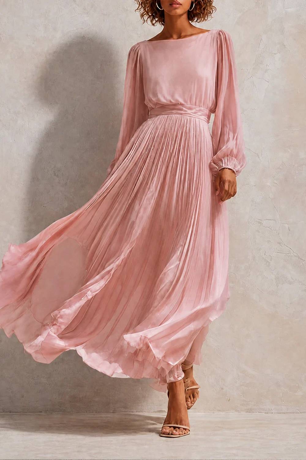 Maxivestido largo, fluido y plisado, con mangas largas