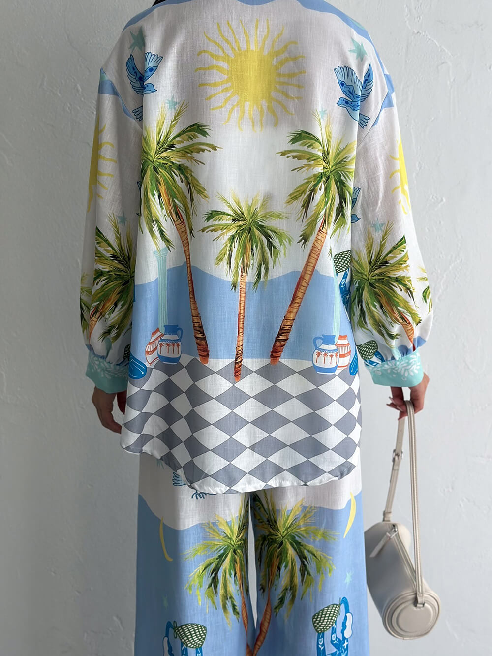 Camicia unica oversize, ampia e con bottoni, con stampa di palme sul mare