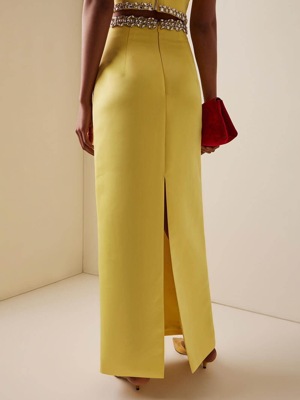 Wunderschönes Crop-Top aus verziertem Satin