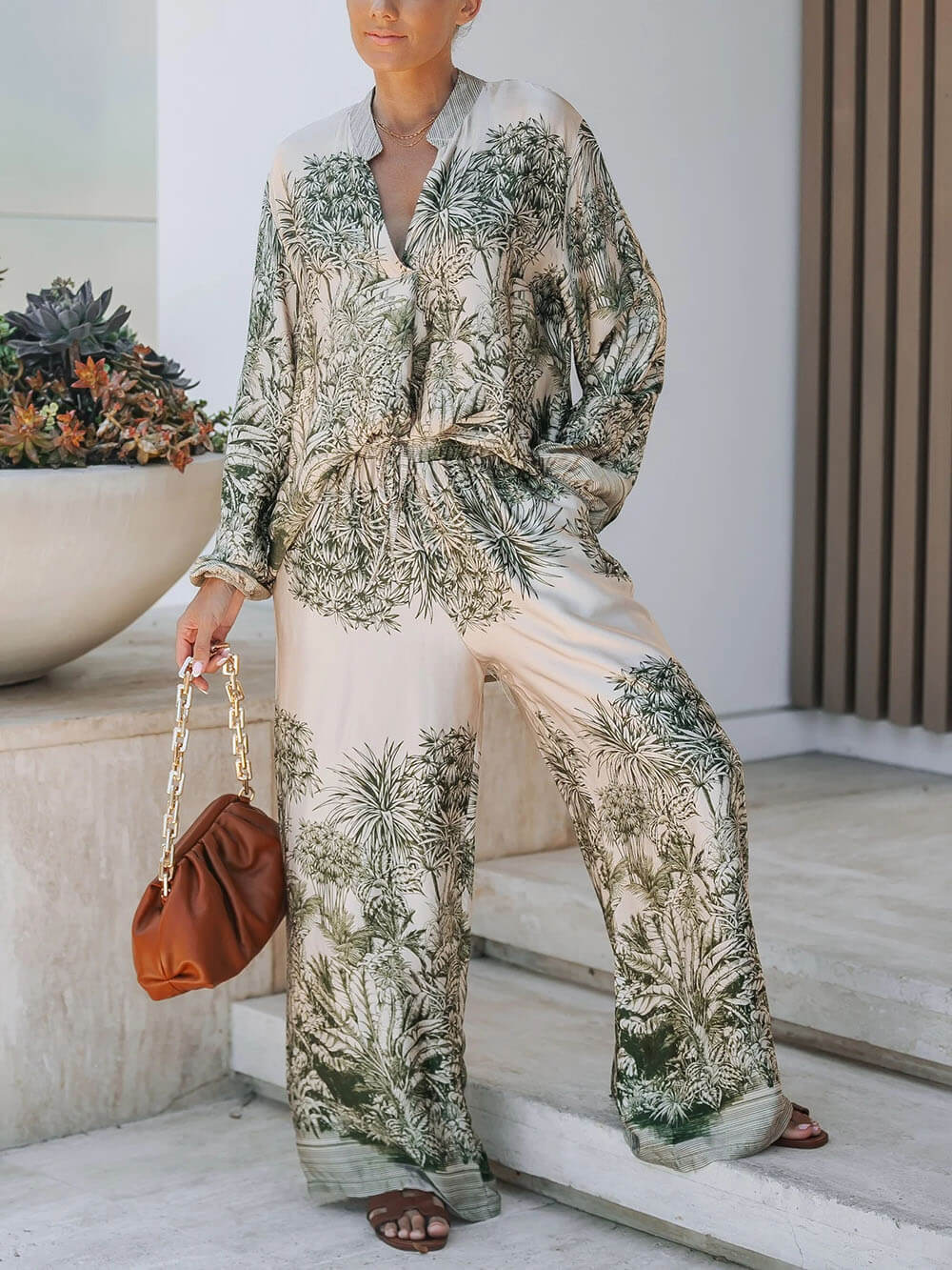Ensemble décontracté avec chemise ample à imprimé de feuilles de palmier et pantalon à jambes larges