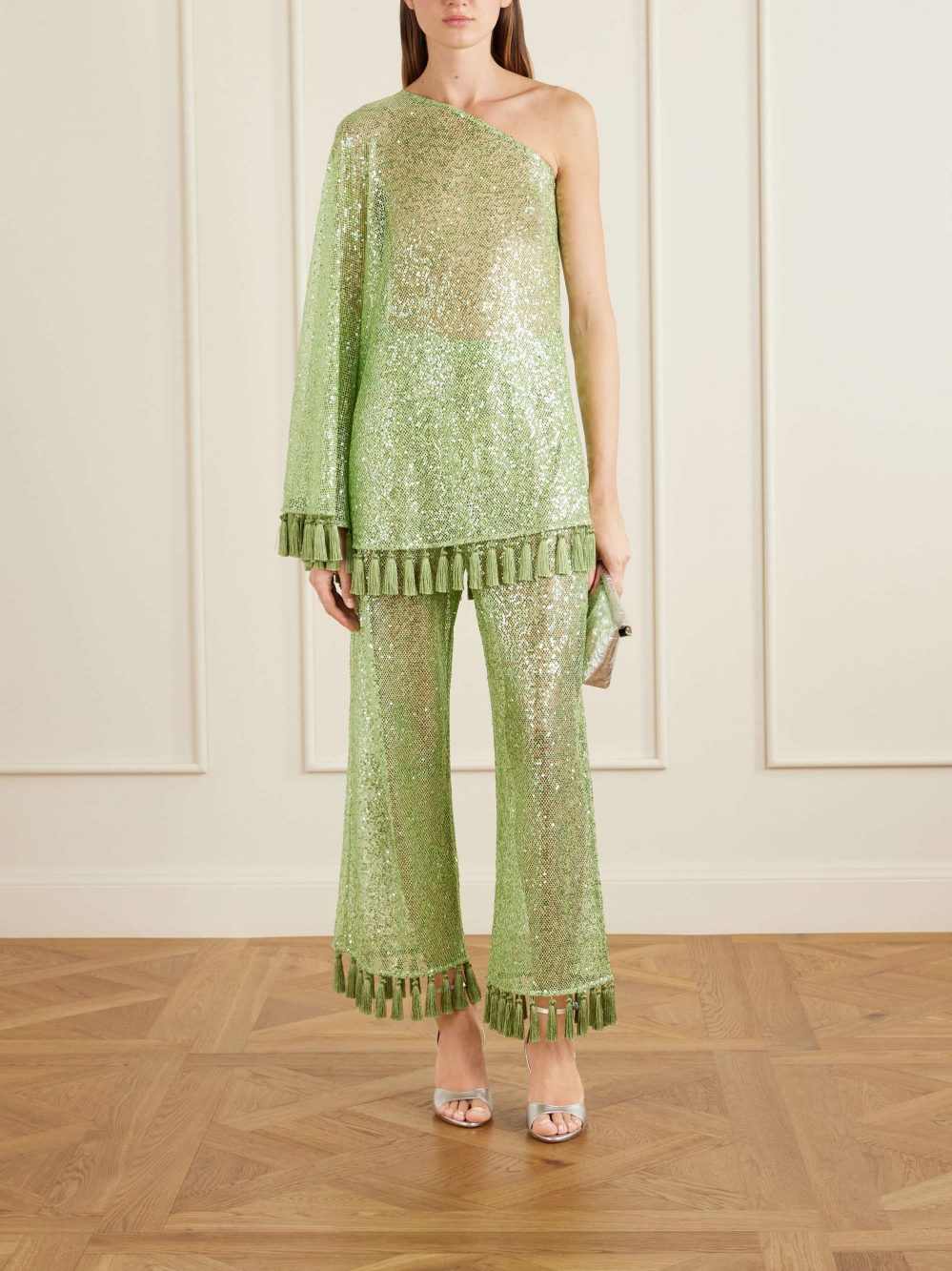 Elegantes zweiteiliges Set aus asymmetrischem Pailletten-Quastentop und ausgestellter Hose