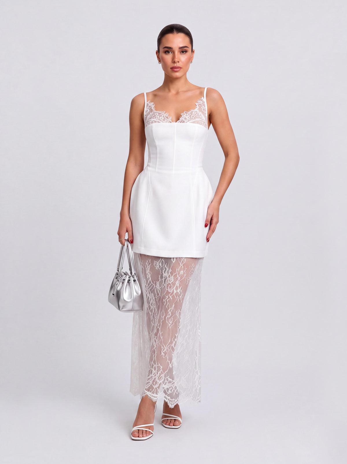 Conjunto de vestido de dos piezas con cinturón, tirantes de encaje, capas translúcidas y largos distintos