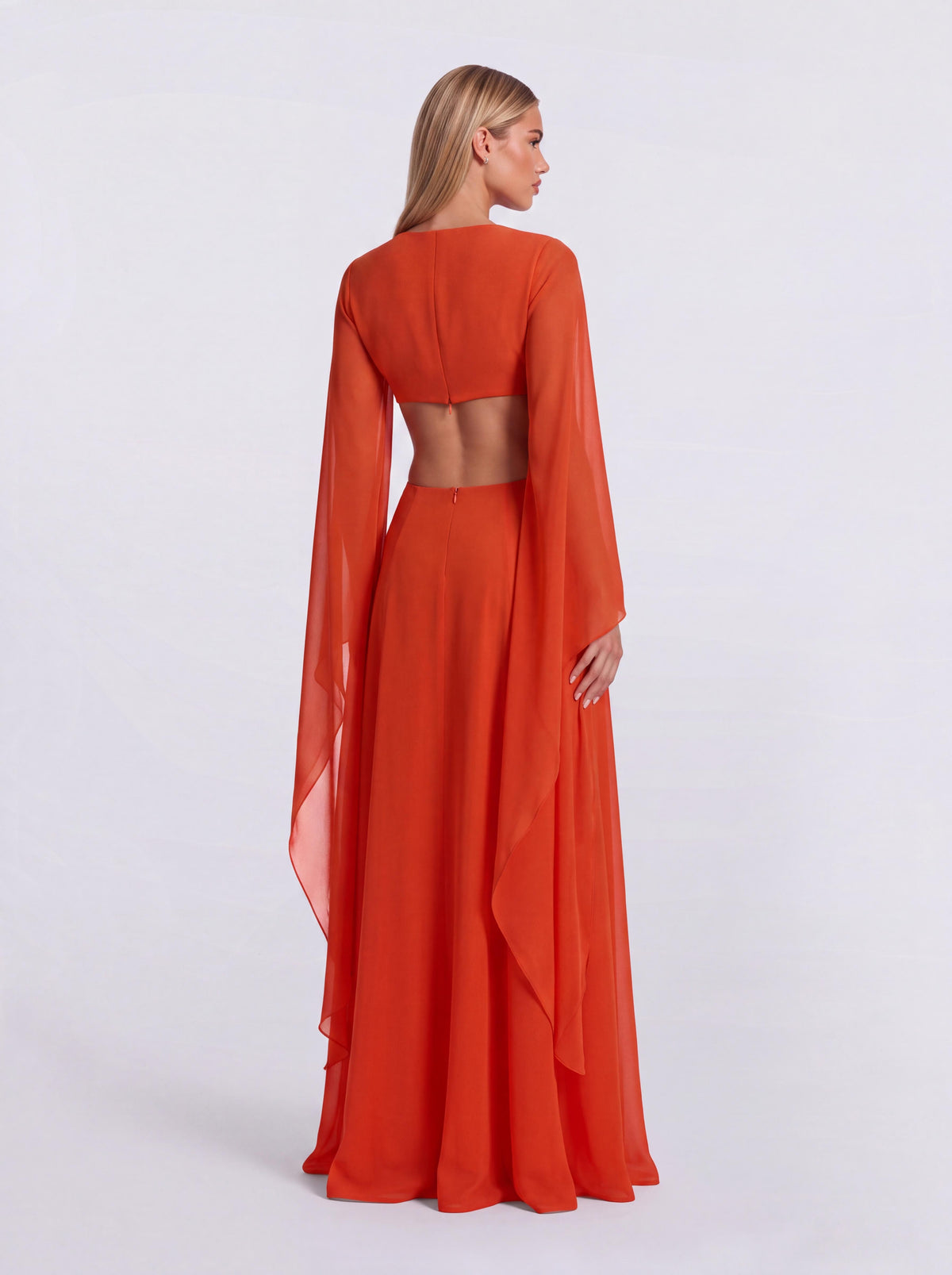 Vestido de gasa estilo vacacional con escote en V profundo, aberturas y mangas acampanadas