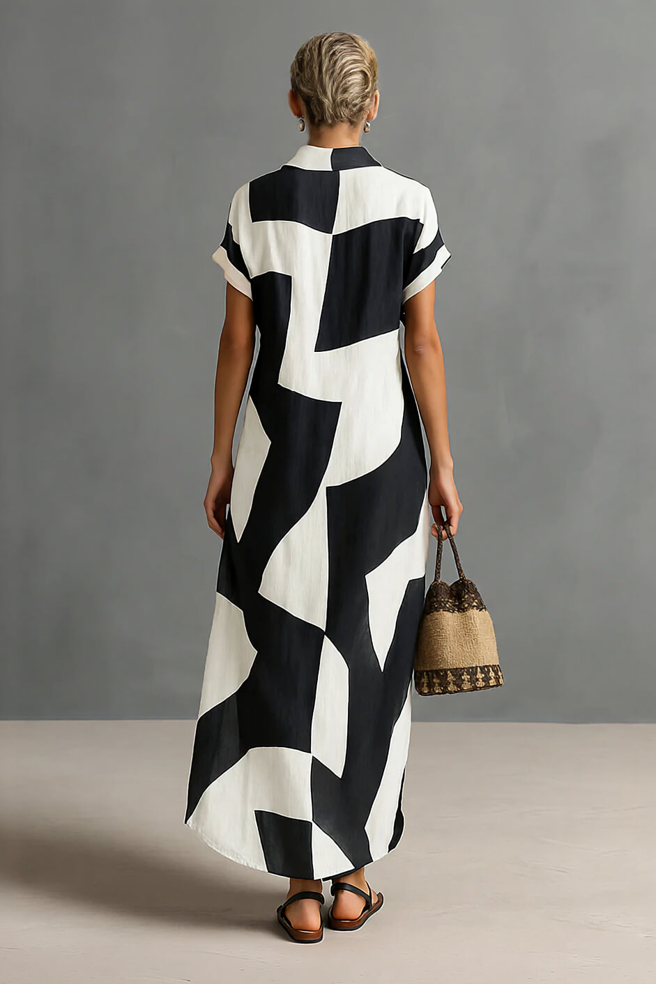 Exquisites Maxikleid im Hemdblusenstil mit unregelmäßigem geometrischem Print, Revers und Knopfleiste