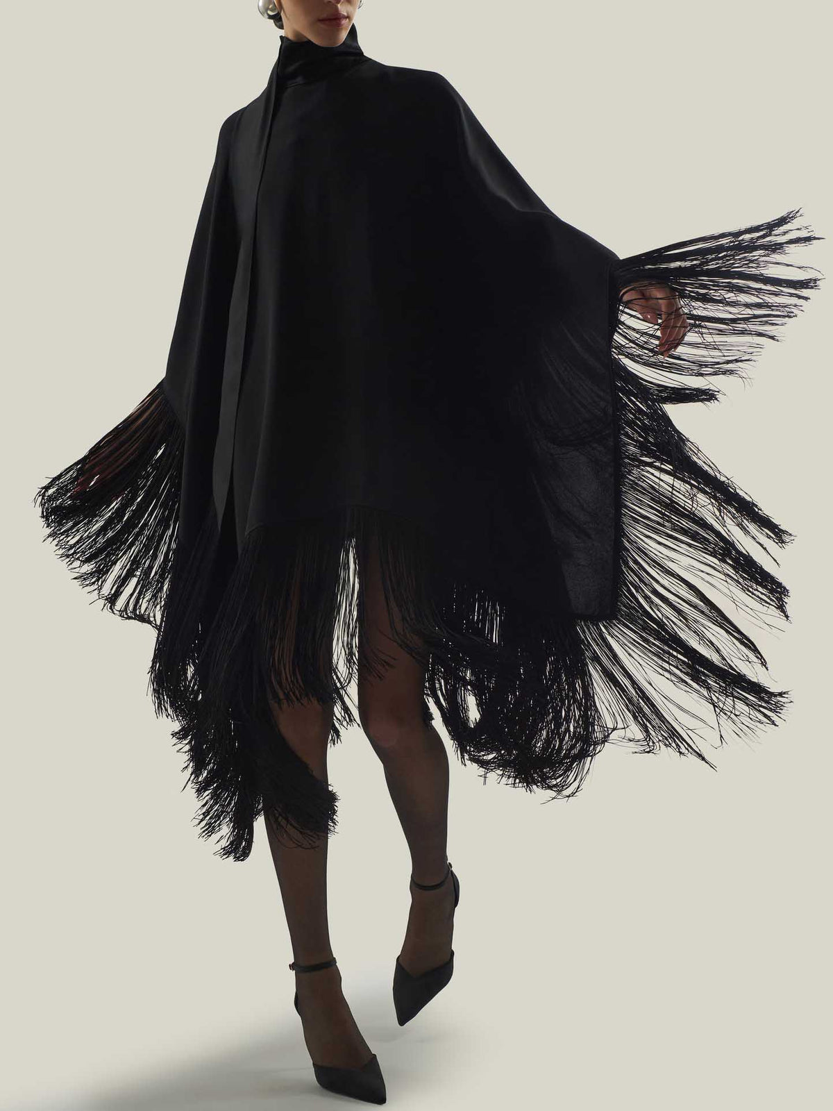 Elegantes Fransencape-Minikleid