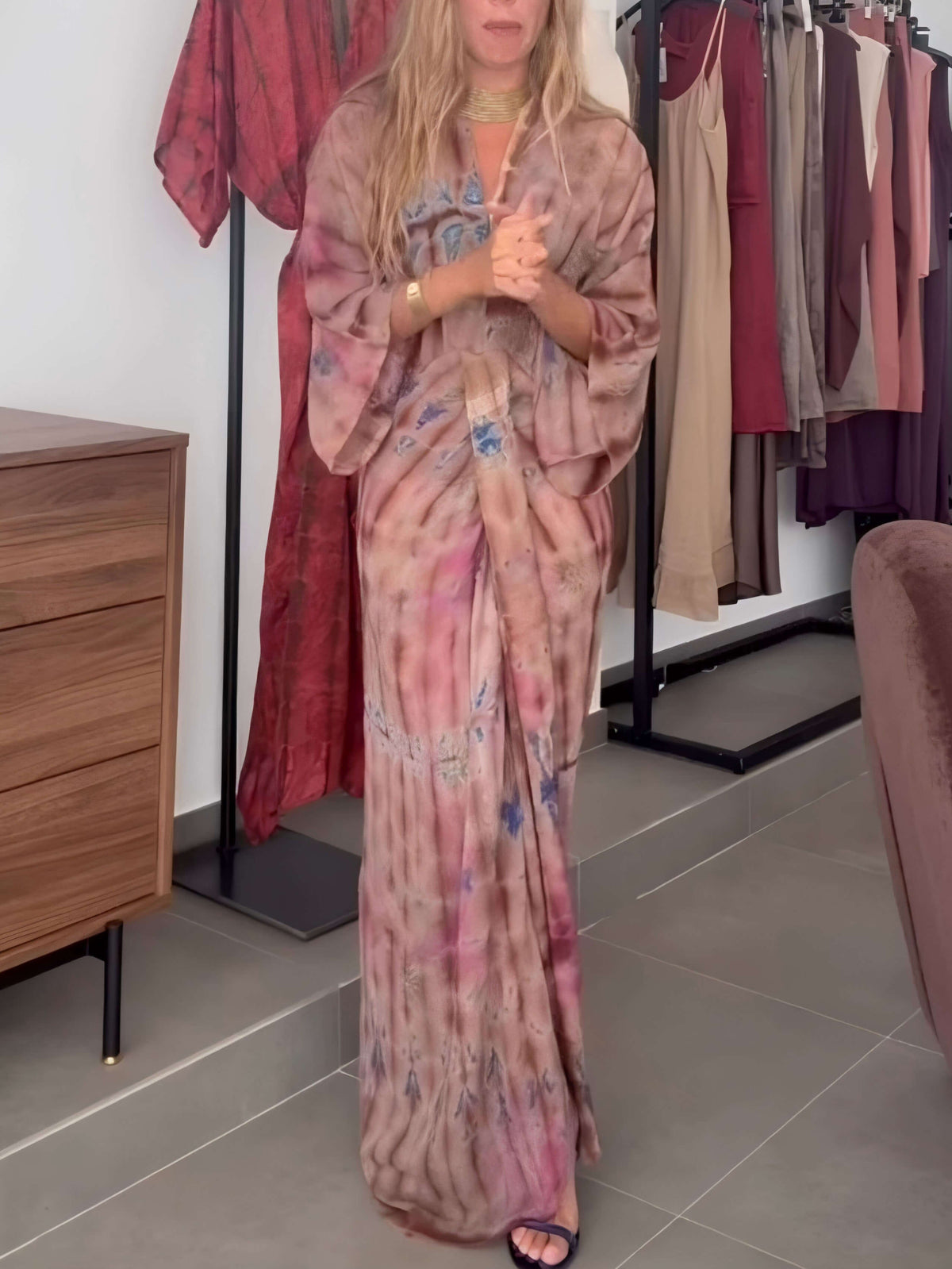 Μάξι φόρεμα σε στιλ κιμονό, με μοτίβο μπατίκ και δέσιμο στη μέση