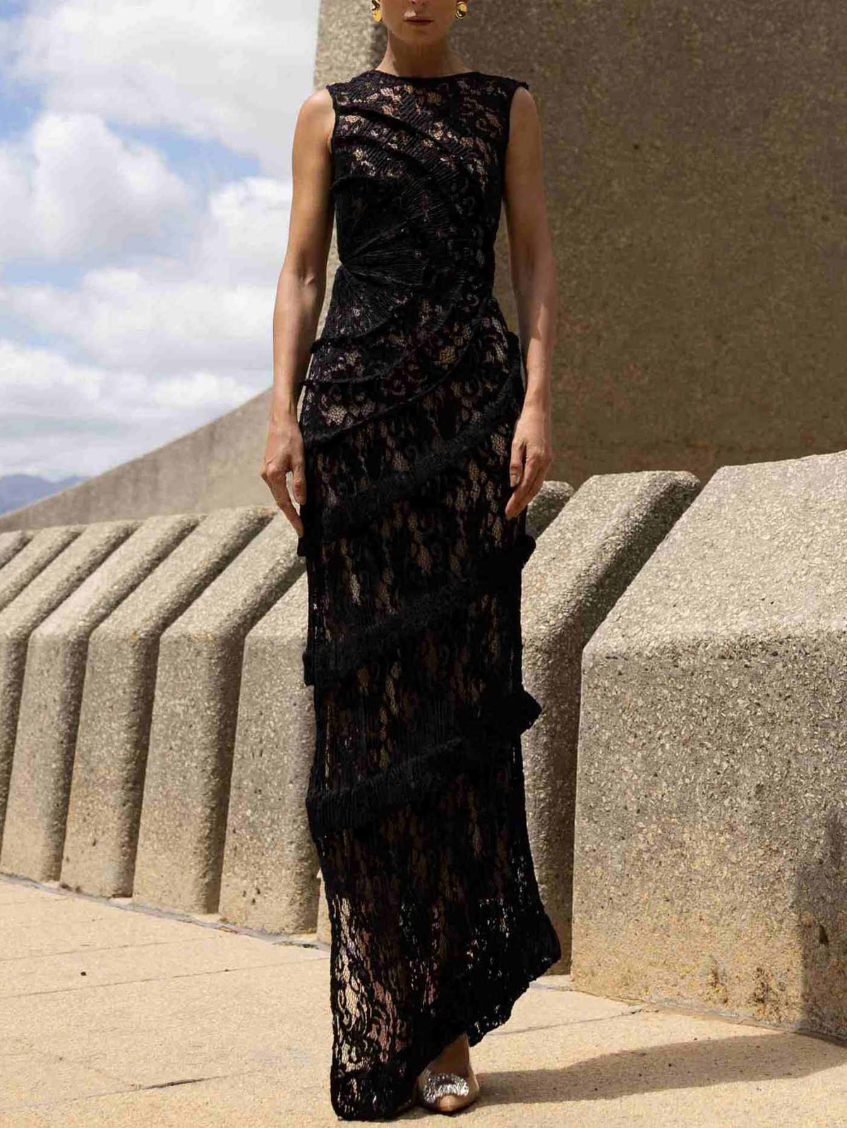 Vestido largo elegante ajustado de encaje con volantes