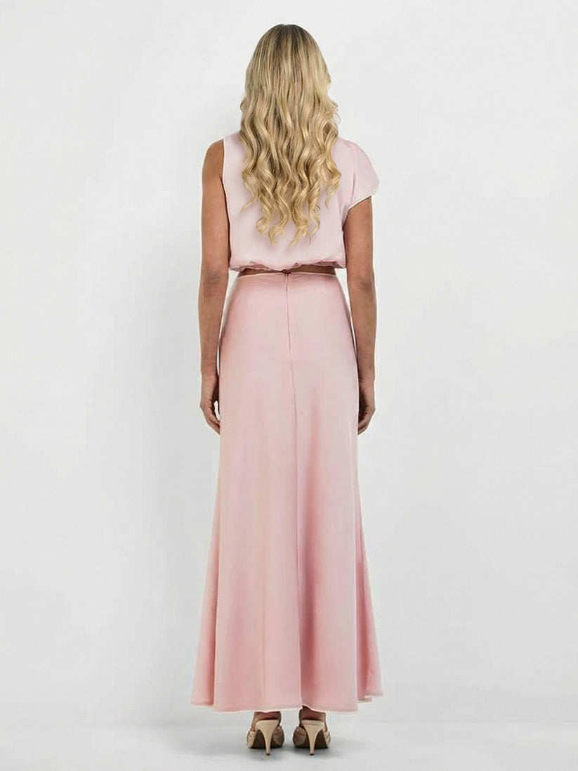 Elegante completo due pezzi con top senza maniche drappeggiato e gonna lunga arricciata