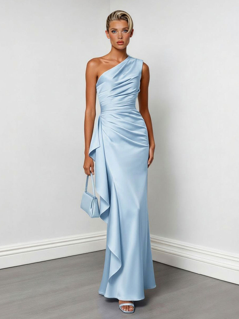 Vestido largo elegante satinado de un hombro y fruncido
