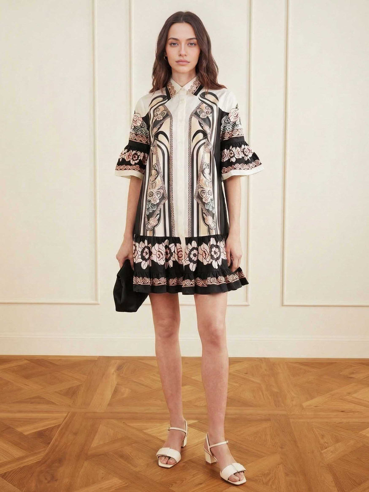Robe mini élégante en satin à imprimé abstrait