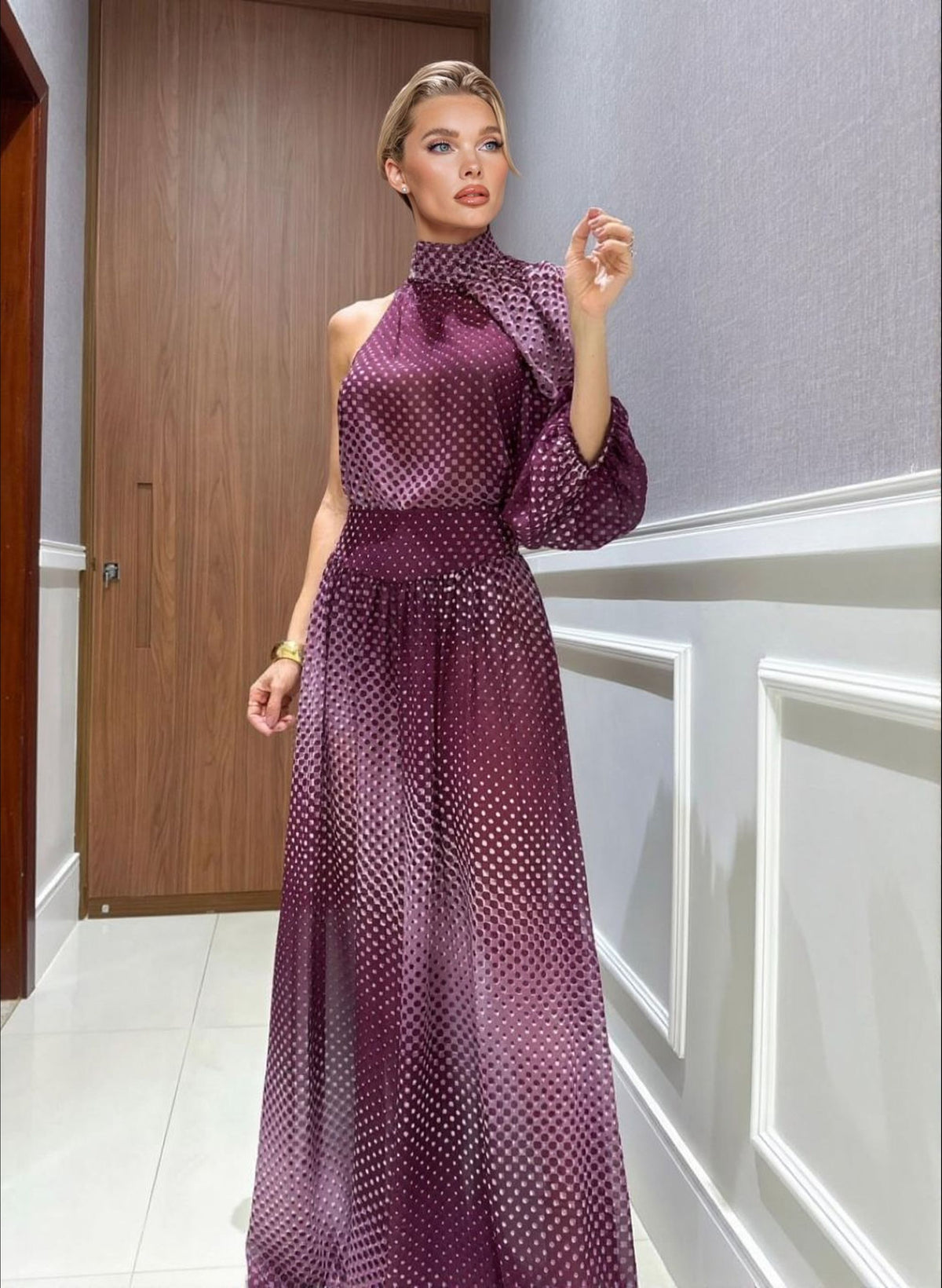 Elegantes zweiteiliges One-Shoulder-Set aus Chiffon mit Farbverlauf und Punkten
