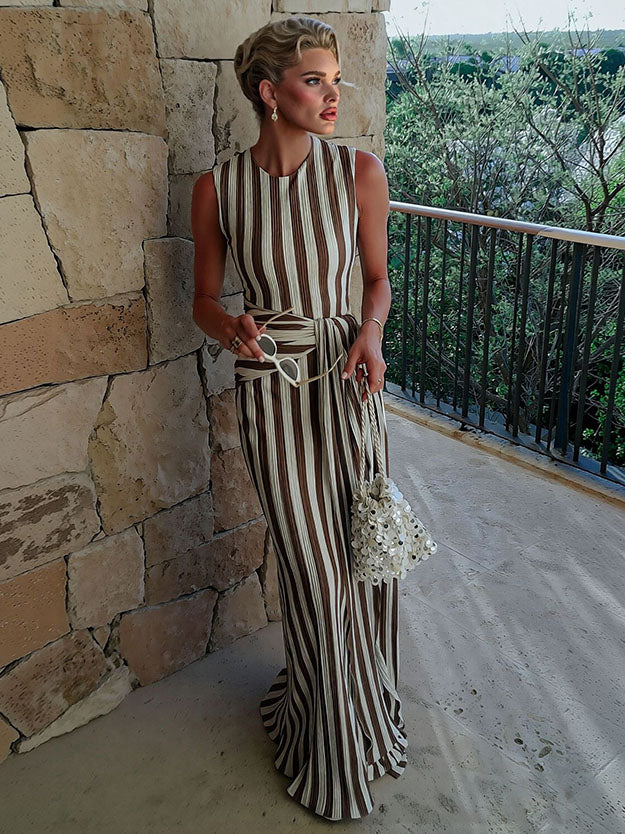 Elegantes ärmelloses Maxikleid mit Streifen und Bindegürtel