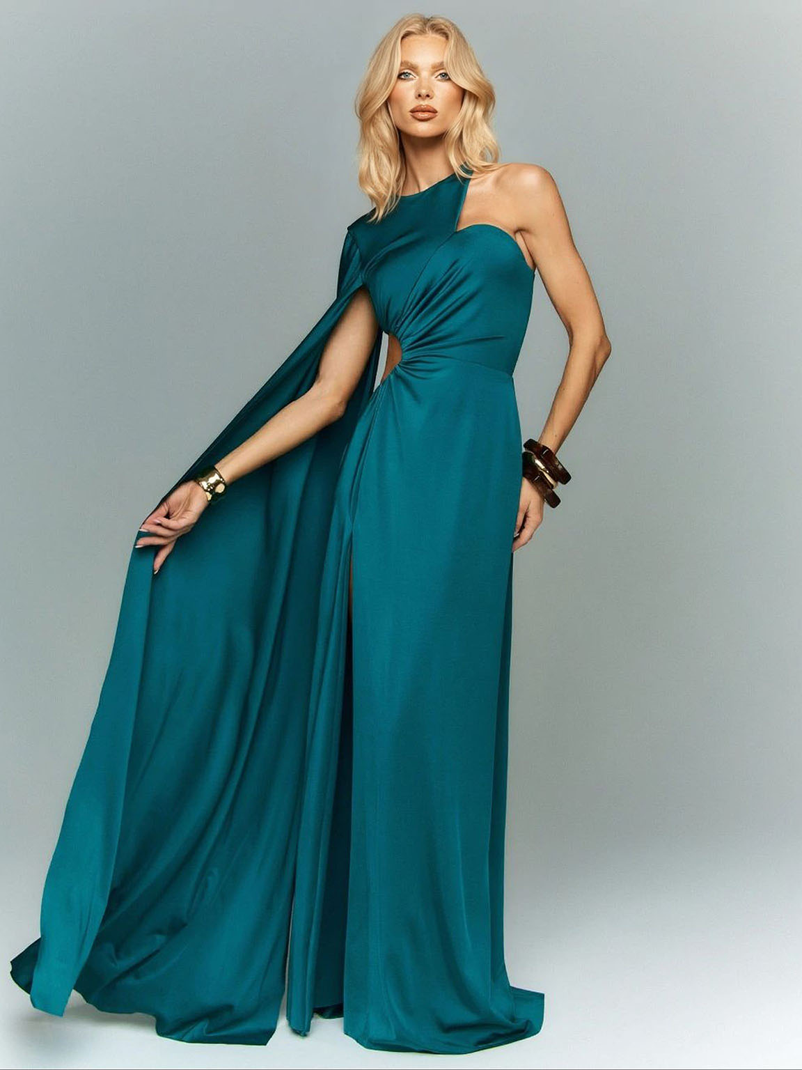 Abito lungo sexy monospalla con cut-out e spacco