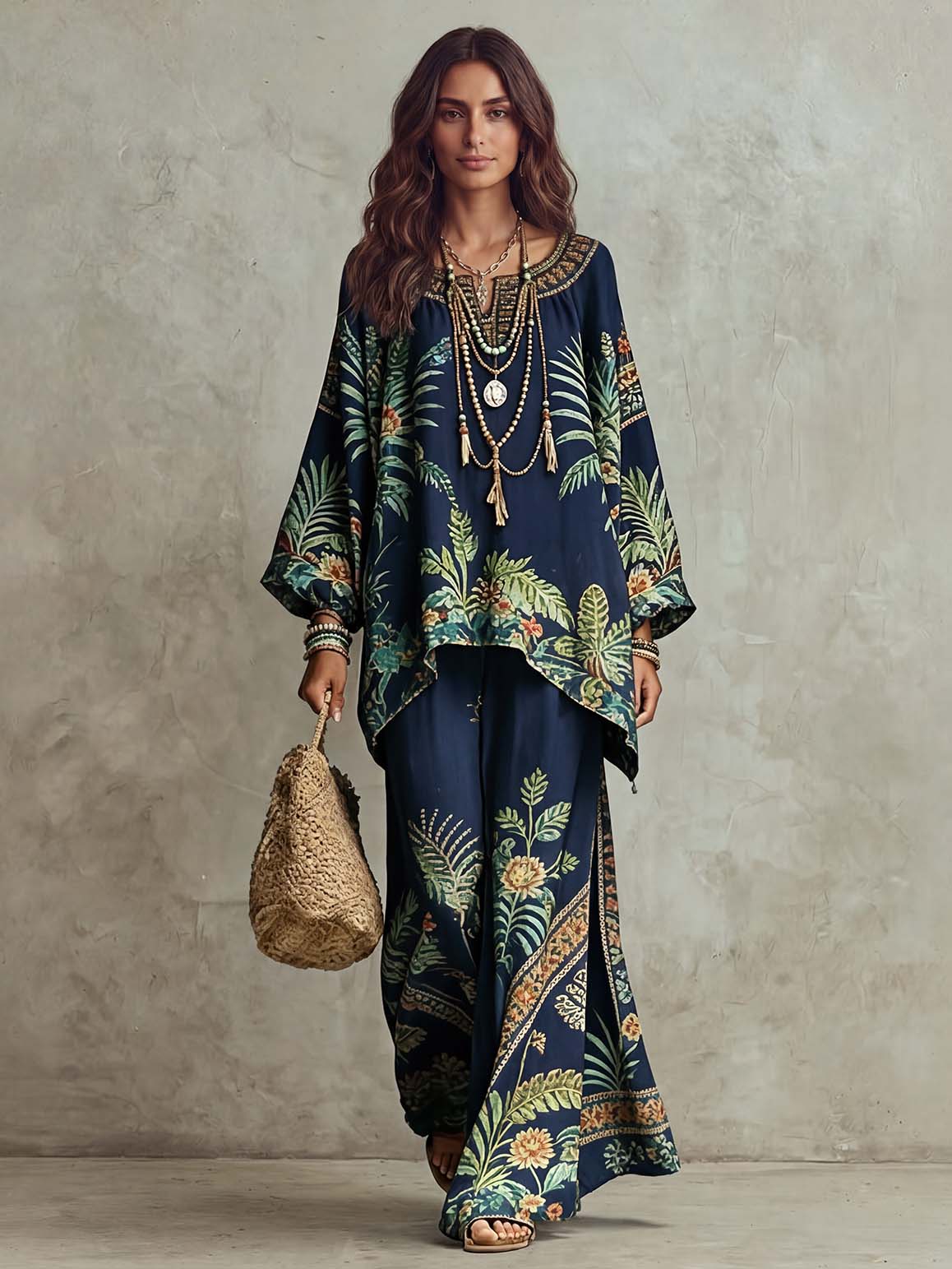 Completo a due pezzi casual con stampa tropicale, camicia con maniche a pipistrello e pantaloni